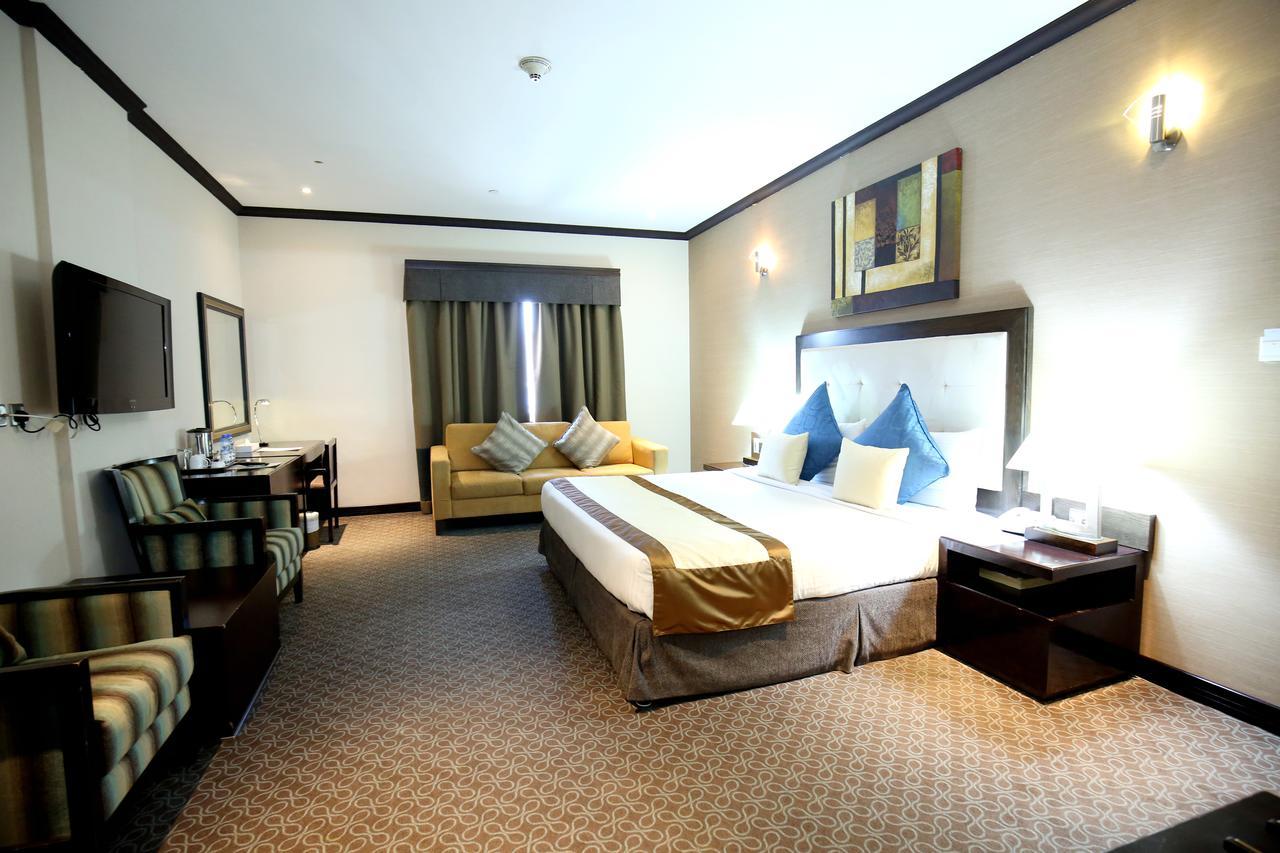 London Crown Hotel Dubai Exteriör bild