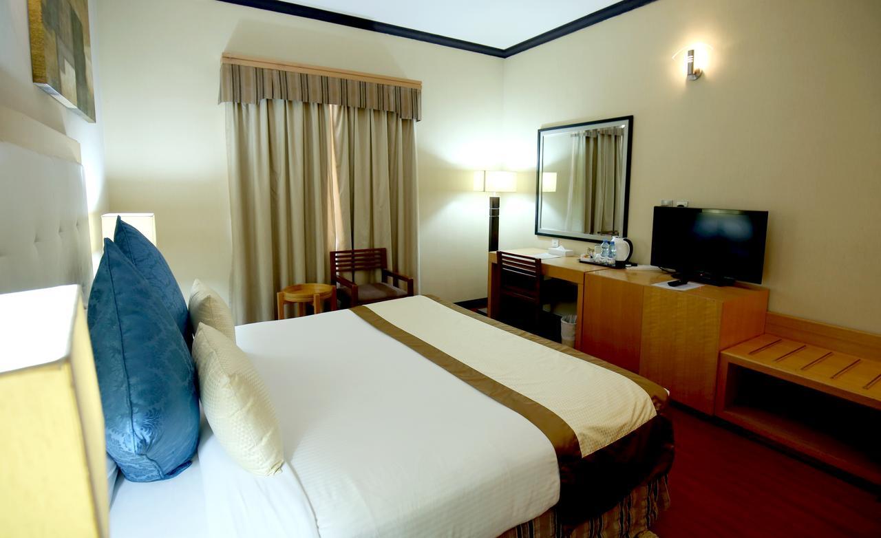London Crown Hotel Dubai Exteriör bild